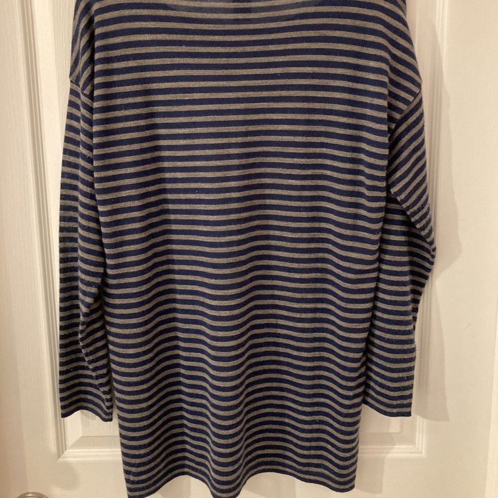 sweater - Picture 3 of 3